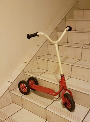 trotinette pliable 3 roues de marque Nordy rouge et blanche