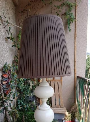 grande lampe pied bois tourné blanc avec abat-jour marron 