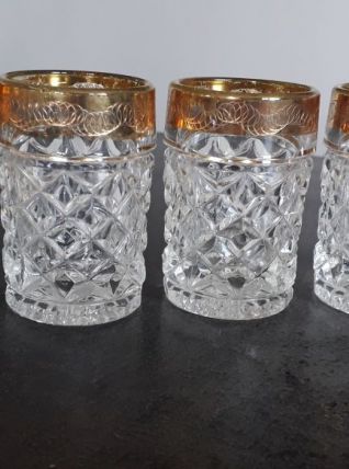 4 anciens verres à liqueur