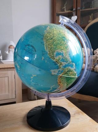 Globe terrestre lumineux vintage. 