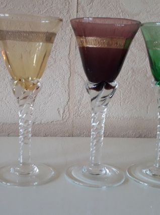 lot de 4 verres a goutte sur pieds