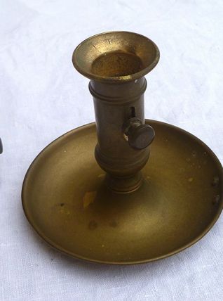 Bougeoir a  poussoir vintage en laiton  avec son éteignoir