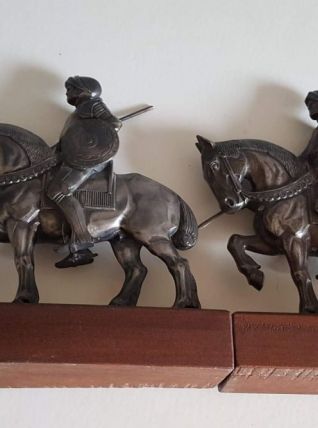 serre-livres chevaliers en régule et socles en bois 