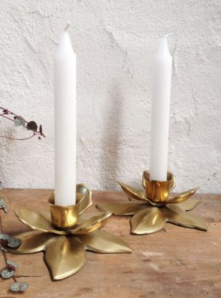 Paire de bougeoirs fleurs en laiton