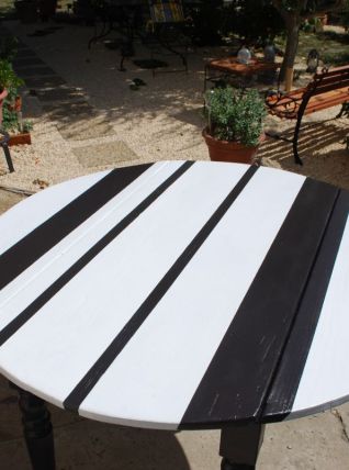 table ronde bois peint de 1,60 de diamètre 0,74 de hauteur 