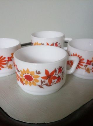 Tasses des années 70