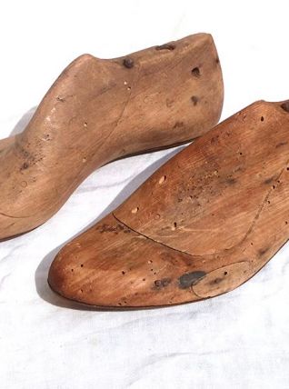 paire  d'embauchoirs  bois anciens
