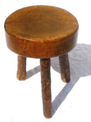 Tabouret de traite tripode , ancien