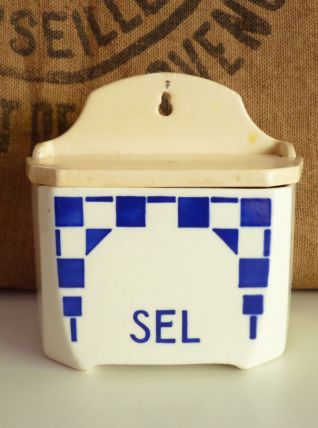Jolie boîte à sel en porcelaine Badonviller, style Lustucru
