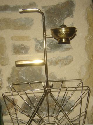 Porte revue en métal doré et cendrier