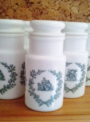 Série de 7 pots ( apothicaire ) en opaIe années 1970