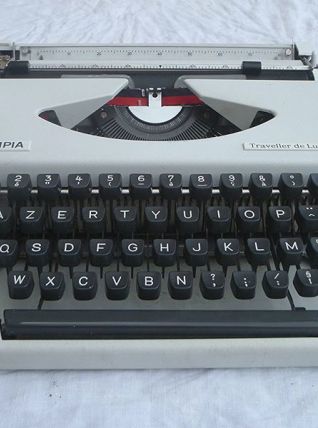 Machine à écrire Olympia Traveller De Luxe
