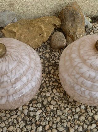 paire de suspensions boule en verre de clichy rose