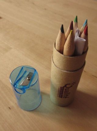 COFFRET  6 CRAYONS DE COULEUR +TAILLE CRAYON