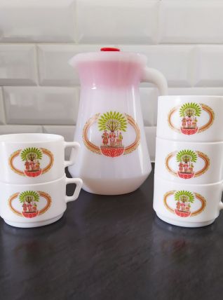 Lot de 5 tasses à café Arcopal modèle Chambourcy et pichet a