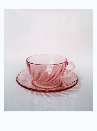 Tasses et soucoupes rose Arcoroc