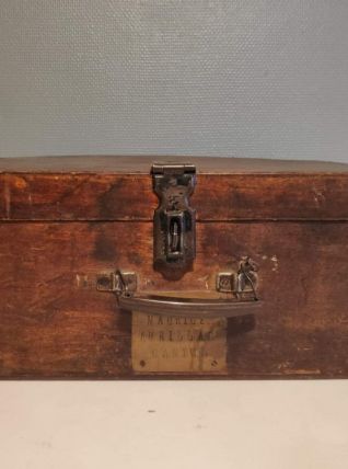 valise en bois ancienne avec plaque nominative