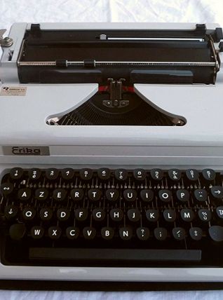 Machine à écrire Erika 106