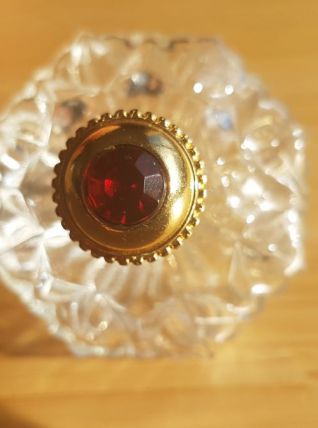 Flacon de parfum en verre taillé