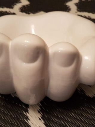 vide-poche main en céramique blanche