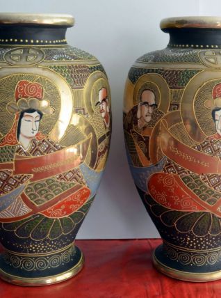 Paire de grands vases Satsuma signés haut. 33 cm