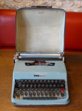 Machine a ecrire, typewriter, lettera 32 et son sac vintage