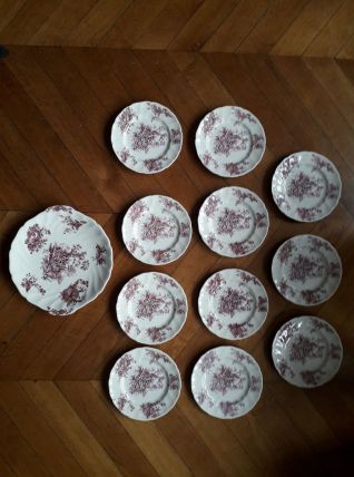 11 assiettes à dessert et un plat en céramique anglaise