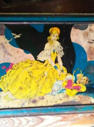 Ancienne boîte en tôle lithographiée 