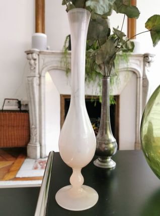 Vase rose pale en verre