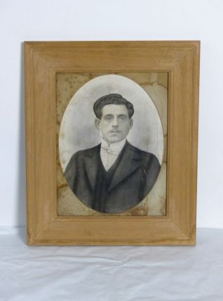 Portrait ancien encadrement bois