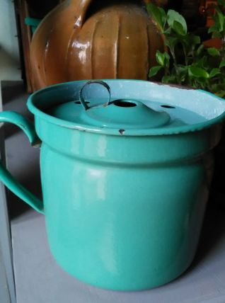 Pot à bouillir le lait émaillé