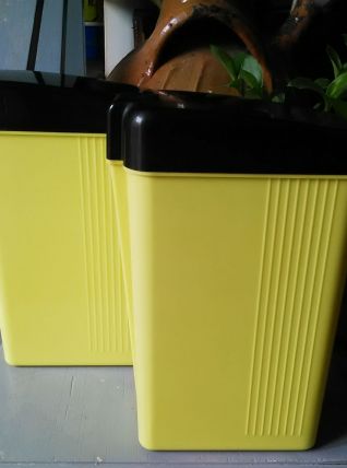 Lot de 2 boites Suchard en plastique jaune