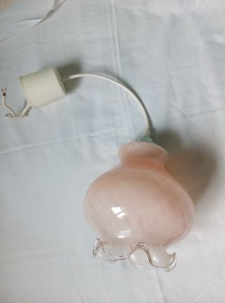 Suspension en verre en forme de fleur  de couleur rose