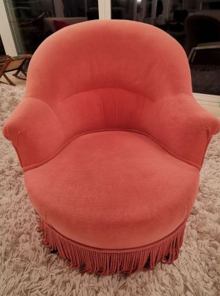 Fauteuil crapaud restauré en velours rose 