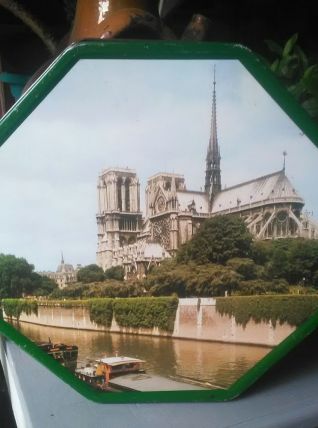 Boite en tôle lihographiée Notre dame de Paris (rare)