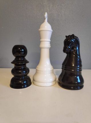 pièces d'échec pour décoration en céramique blanche ou noire