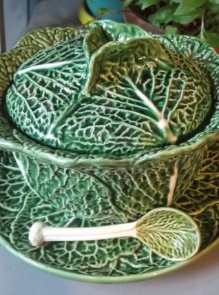 Soupière et plat de service "chou" en barbotine