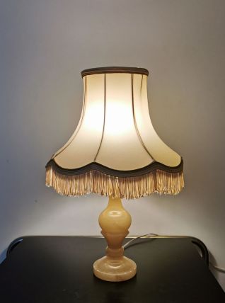 Lampe en albâtre abat-jour à franges 