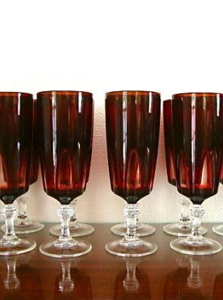 12 flûtes à champagne rouge rubis