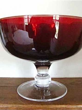 Coupe sur pied couleur rubis