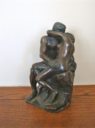 "Le Baiser", reproduction en bronze de l'œuvre de Rodin 