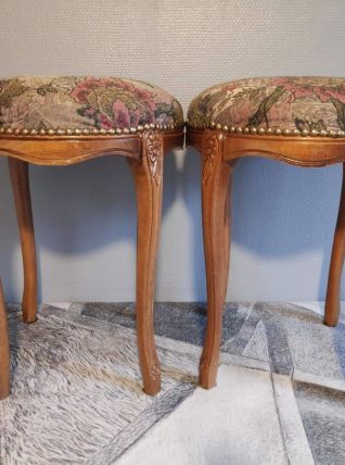 tabourets ronds style Louis XV dessus tissu imprimé 