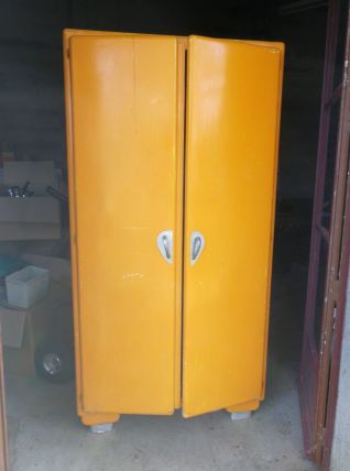 Armoire vintage orange 