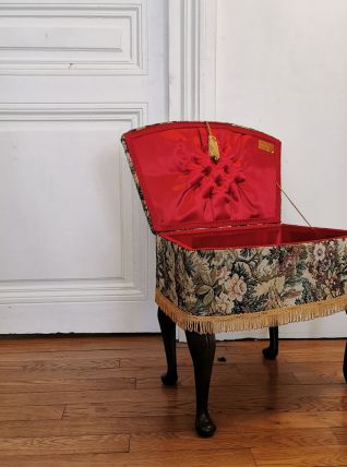 Travailleuse couseuse en tapisserie anglaise 