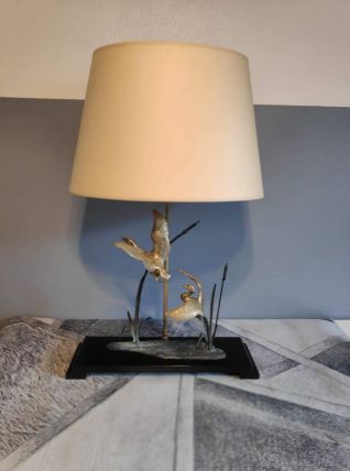 élégante et grande lampe oiseaux en laiton, décor en régule