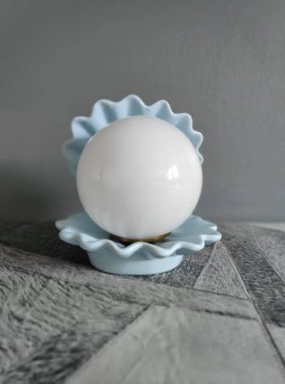 lampe coquille céramique bleu clair et globe opaline