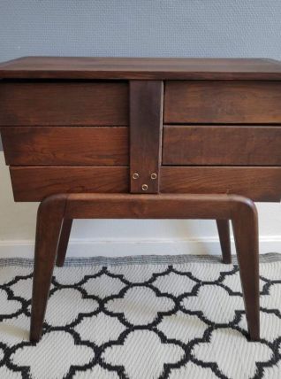 travailleuse vintage en bois foncé, empiètement forme compas