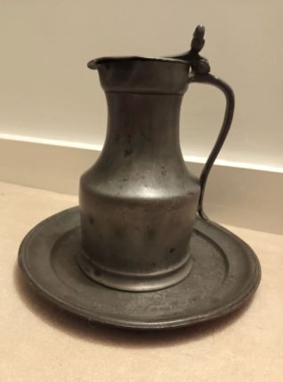 Grand pichet en étain avec couvercle