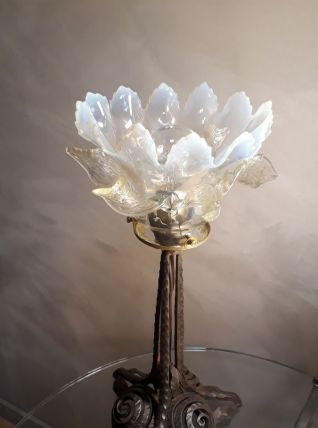  lampe a tulipe opalescente art nouveau 1900 a 1930 fer forg