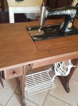 Machine à coudre ancienne